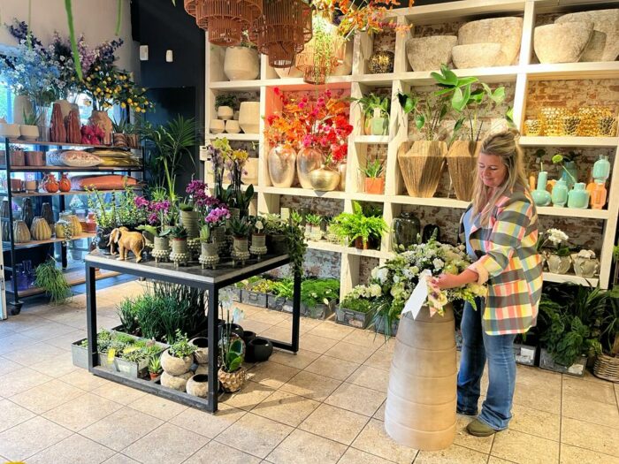 wie geeft bloemen bij de begrafenis